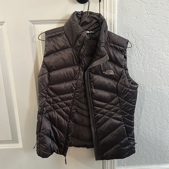 North face vest, great condition! - Picture 1 of 3